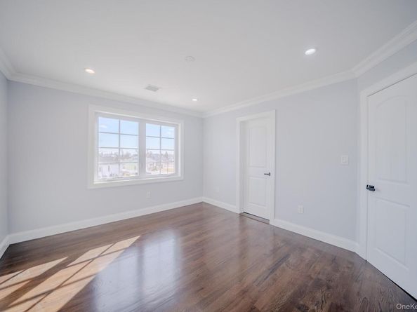 68 Spruce Street, Hicksville NY 11801