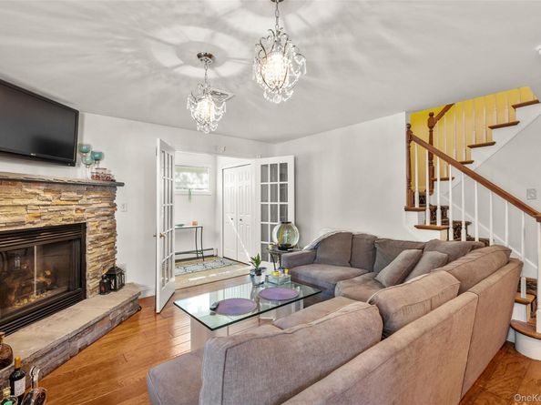28 Mosshill Place, Stony Brook NY 11790
