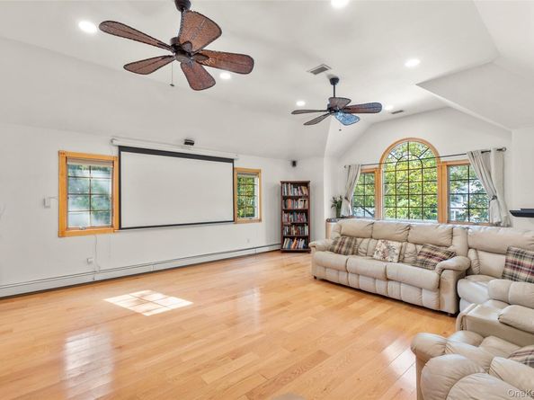 28 Mosshill Place, Stony Brook NY 11790