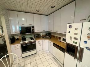 376 Central Avenue 3V, Lawrence NY 11559