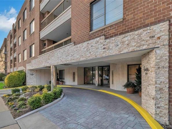 376 Central Avenue 3V, Lawrence NY 11559