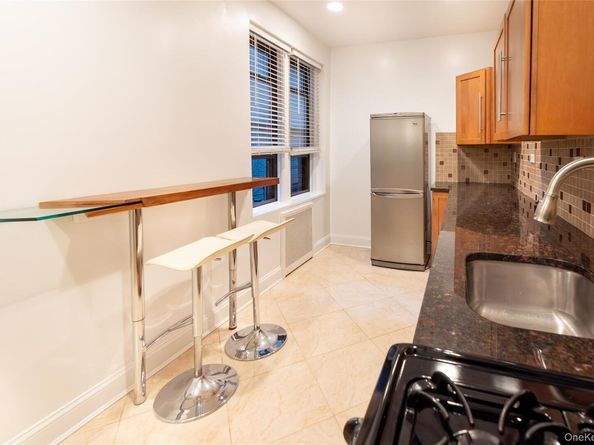 41-09 41st Street 1D, Sunnyside NY 11104