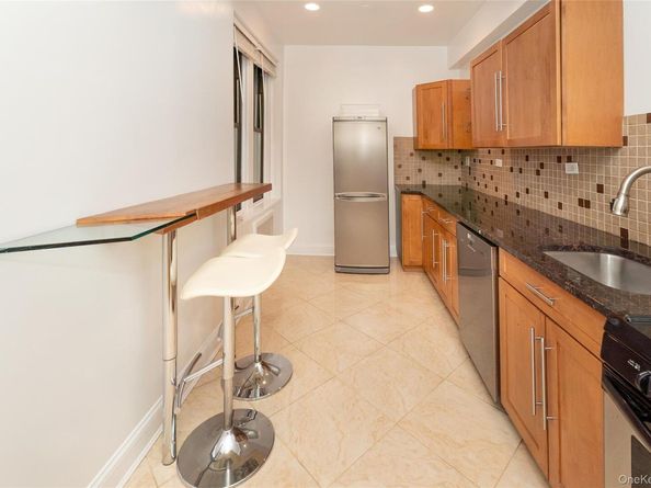41-09 41st Street 1D, Sunnyside NY 11104
