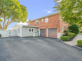 7 Chelsea Drive, Syosset NY 11791