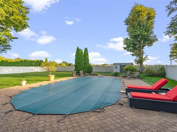 7 Chelsea Drive, Syosset NY 11791
