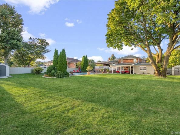 7 Chelsea Drive, Syosset NY 11791
