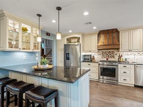 7 Chelsea Drive, Syosset NY 11791