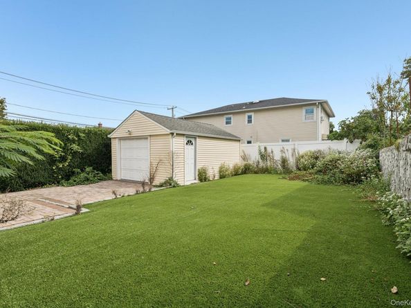105 Devon Road, Albertson NY 11507