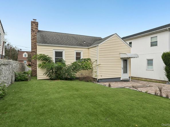 105 Devon Road, Albertson NY 11507