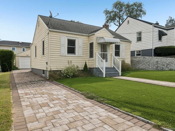 105 Devon Road, Albertson NY 11507