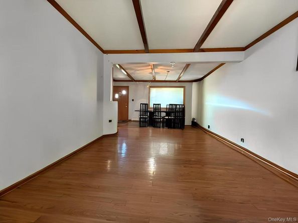 11 Surrey Lane, Levittown NY 11756