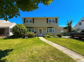 11 Surrey Lane, Levittown NY 11756