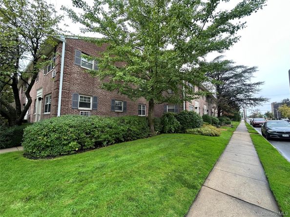 400 Merrick Road 5A, Rockville Centre NY 11570