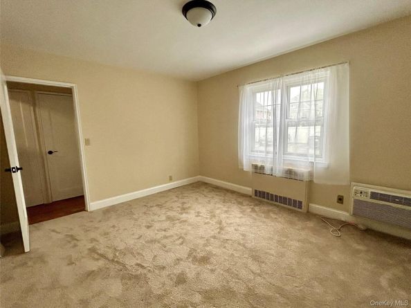 400 Merrick Road 5A, Rockville Centre NY 11570