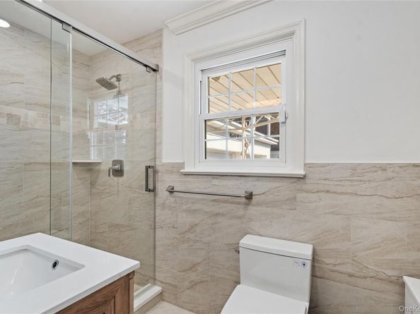 99 Warner Avenue, Roslyn Heights NY 11577