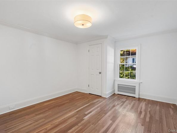 99 Warner Avenue, Roslyn Heights NY 11577
