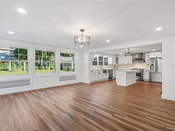 99 Warner Avenue, Roslyn Heights NY 11577