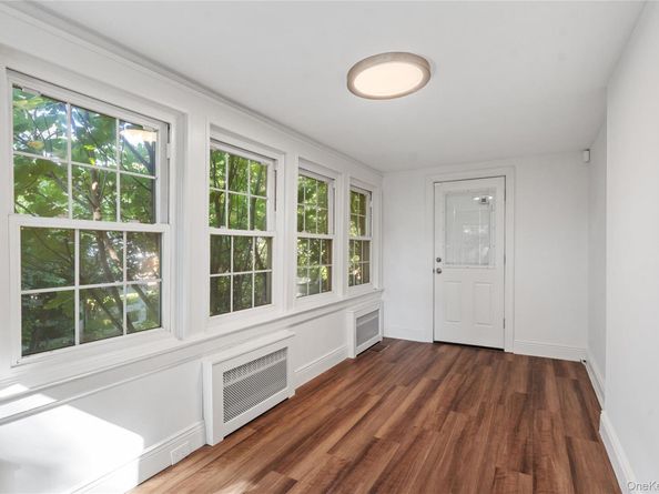99 Warner Avenue, Roslyn Heights NY 11577