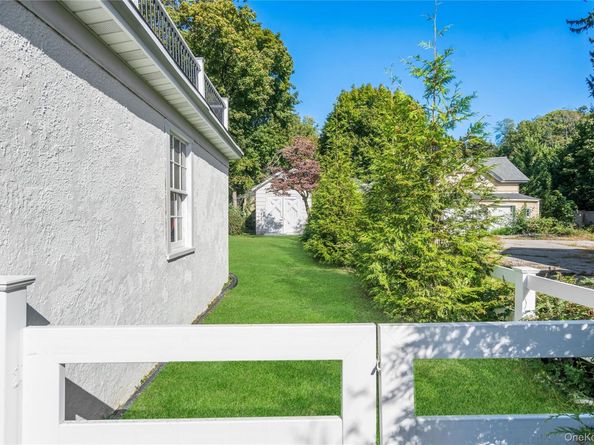 99 Warner Avenue, Roslyn Heights NY 11577
