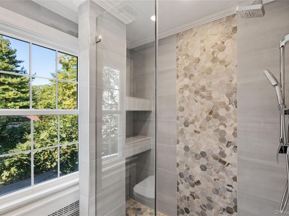 99 Warner Avenue, Roslyn Heights NY 11577