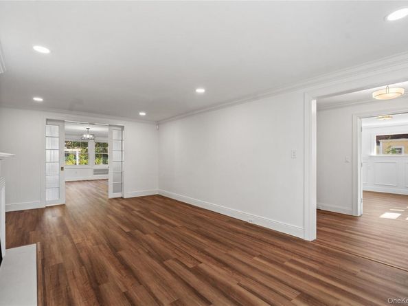 99 Warner Avenue, Roslyn Heights NY 11577