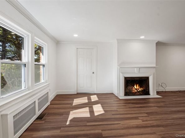 99 Warner Avenue, Roslyn Heights NY 11577