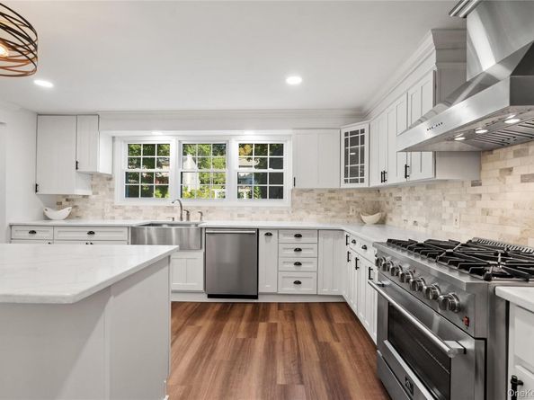 99 Warner Avenue, Roslyn Heights NY 11577