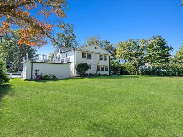 99 Warner Avenue, Roslyn Heights NY 11577