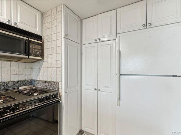 10 Stewart Place 2AW, White Plains NY 10603