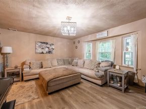 21 Locust Avenue S, Medford NY 11763