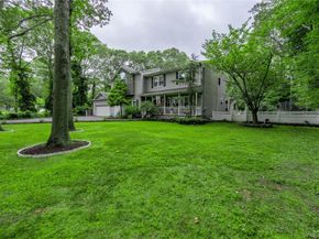 21 Locust Avenue S, Medford NY 11763