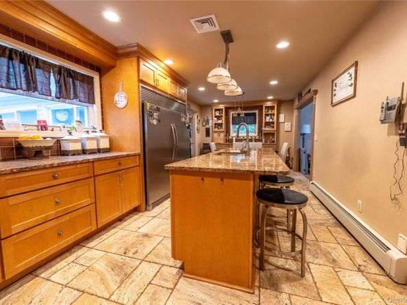 21 Locust Avenue S, Medford NY 11763