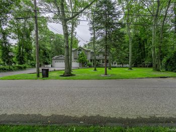 21 Locust Avenue S