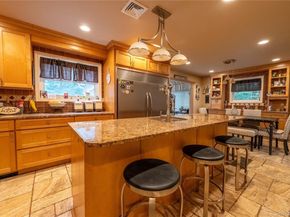 21 Locust Avenue S, Medford NY 11763