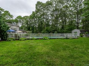 21 Locust Avenue S, Medford NY 11763