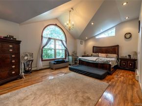 21 Locust Avenue S, Medford NY 11763