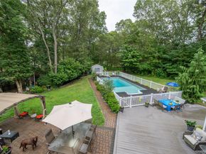 21 Locust Avenue S, Medford NY 11763
