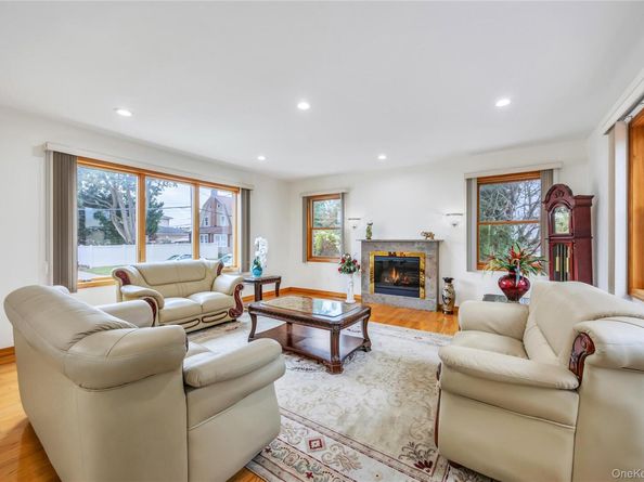 29 Grove Street, Hicksville NY 11801