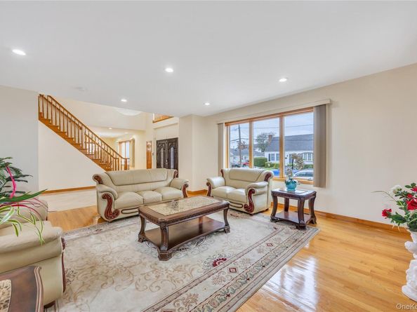 29 Grove Street, Hicksville NY 11801