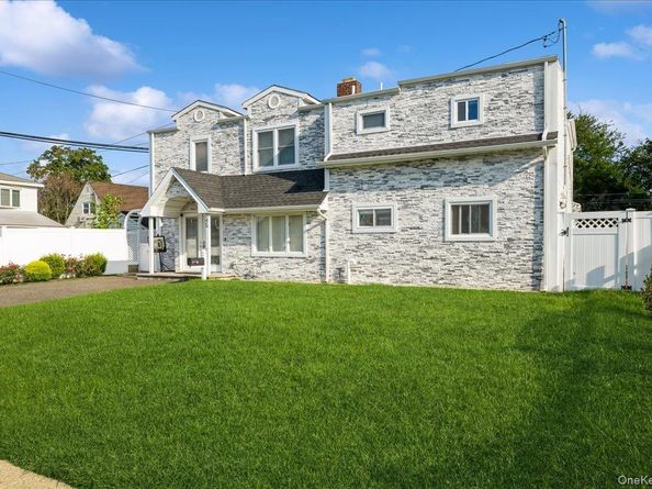 45 Universe Drive, Levittown NY 11756