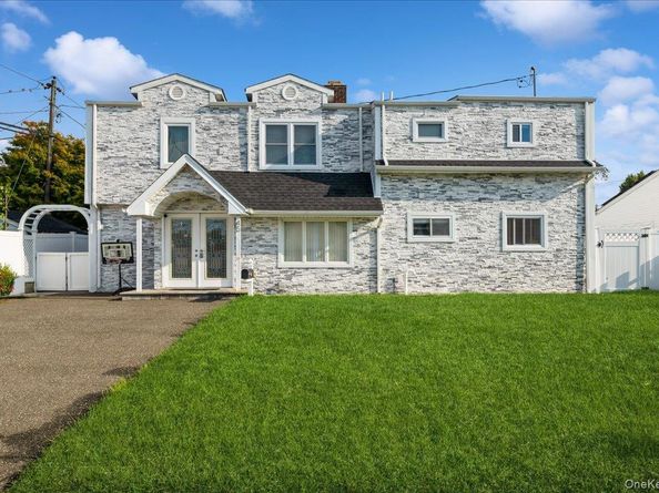 45 Universe Drive, Levittown NY 11756
