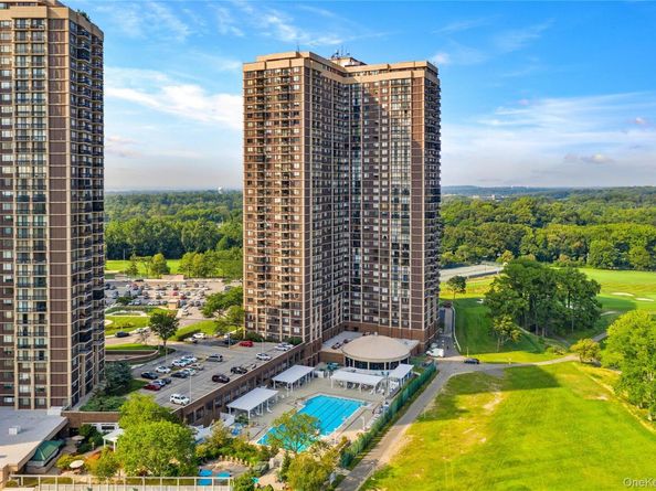 269-10 Grand Central Parkway 30W, Floral Park NY 11005