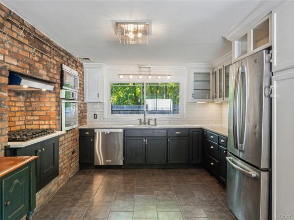 29 Squiretown Road D, Hampton Bays NY 11946