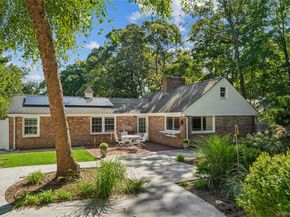 29 Squiretown Road D, Hampton Bays NY 11946
