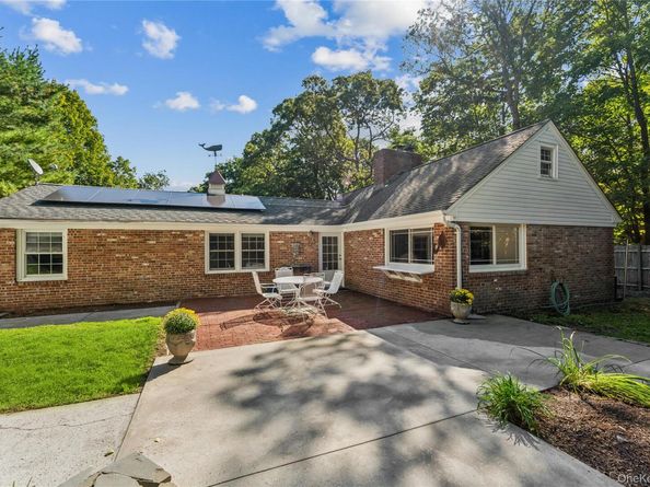 29 Squiretown Road D, Hampton Bays NY 11946