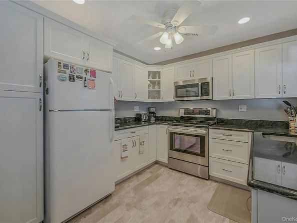 4 C Guilford Court 4 C, Ridge NY 11961