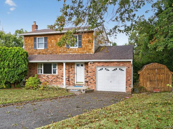 16 Wagon Lane, Glen Head NY 11545