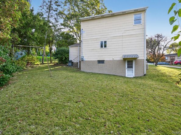 16 Wagon Lane, Glen Head NY 11545
