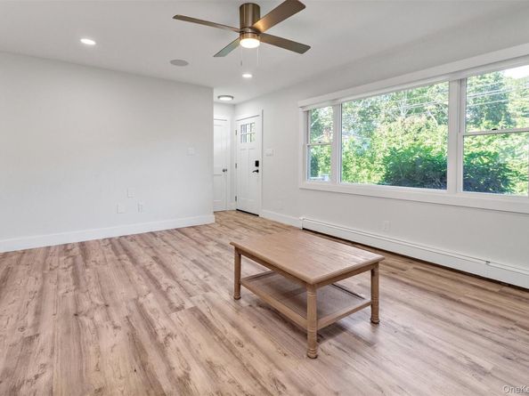 35 Suffolk Road, Hampton Bays NY 11946