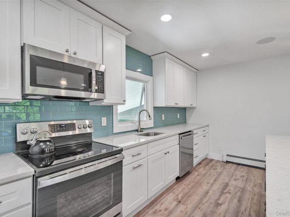 35 Suffolk Road, Hampton Bays NY 11946